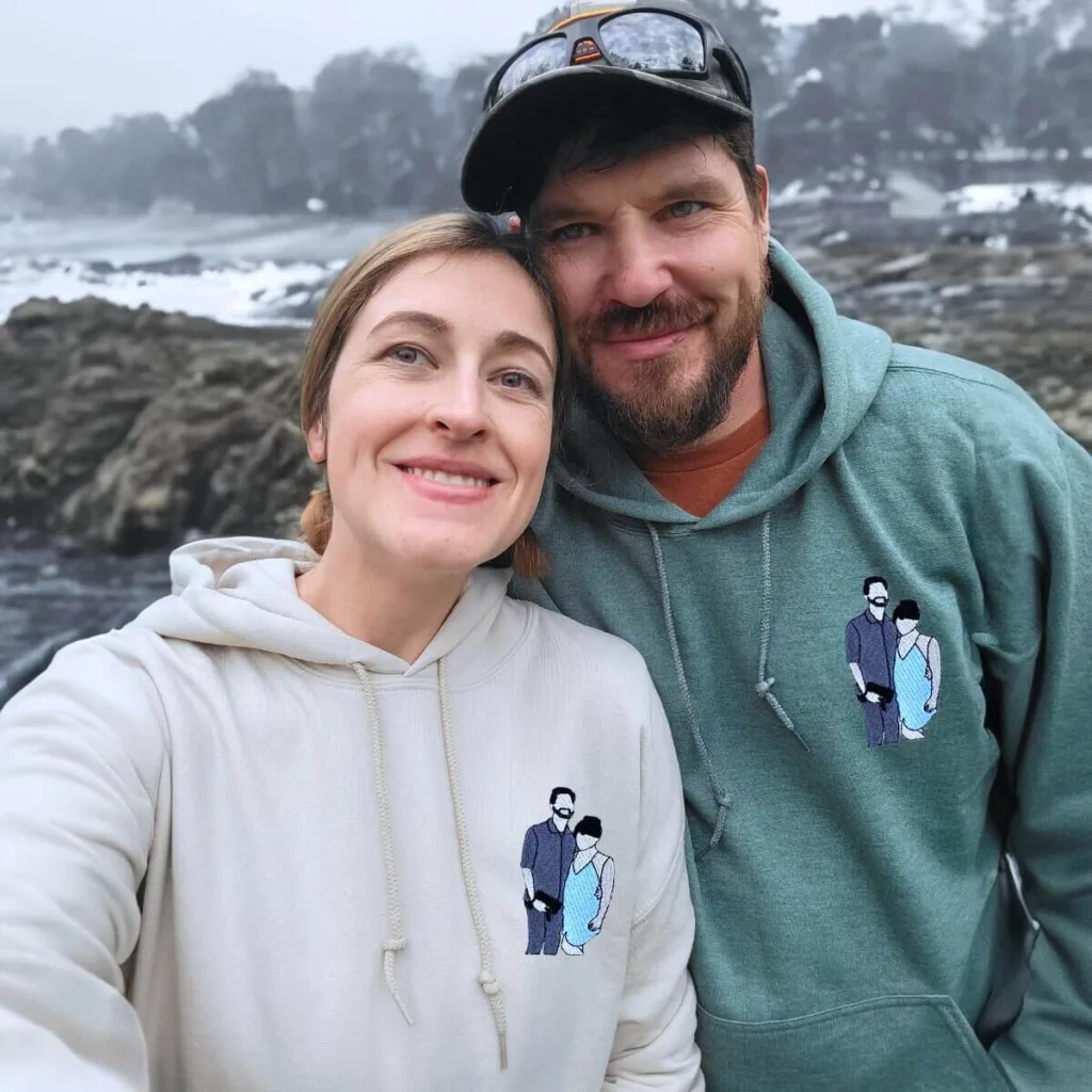 Couple_happy_customer_3286804080